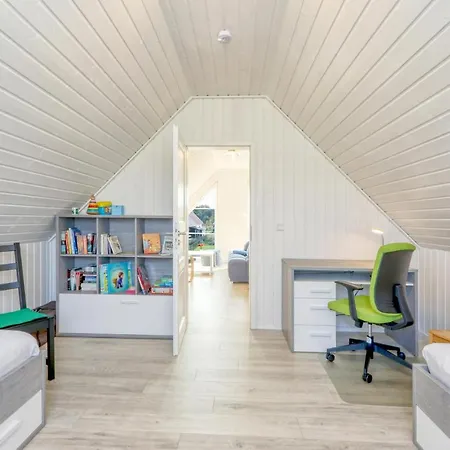 Nice In With 2 Bedrooms And Wifi